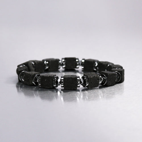 bracelet pour homme ou femme noir et argenté en pierres naturelles de pierre de lave carrées