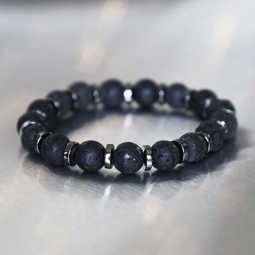 Bracelet pour homme en pierre de lave réalisé sur mesure en Belgique avec livraison rapide.