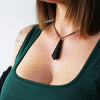 pendentif en shungite véritable en forme de pointe facettée 